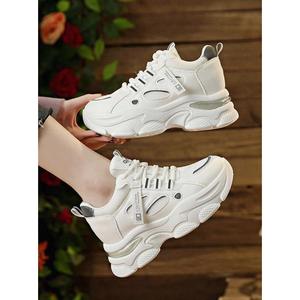 Scarpe Sportive Casual da Donna con Suola Spessa Design Semplice Bianco Traspiranti e Leggere Nuovo Stile Scarpe da Fitness e Passeggio - Product Image 1