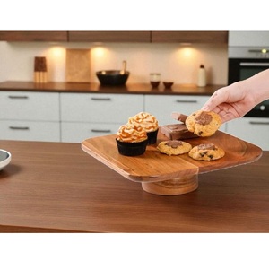 Table ronde de support de gâteau en bois parfaite pour les centres de table de mariage de décor rustique ou l'affichage de dessert - Product Image 1