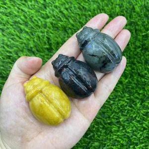 Garrapatas de cristal de 2 pulgadas, piedras semipreciosas naturales curativas, artesanías talladas, regalos de cristal. - Product Image 3