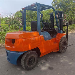 מלגזה דיזל משומשת <span class=keywords><strong>5</strong></span> טון מתוצרת יפן עם משקל נגד, גובה הרמה 3000 מ\\\"מ, תורן דו-שלבי, מתאימה למוסכים, חוות ומסעדות - Product Image 1