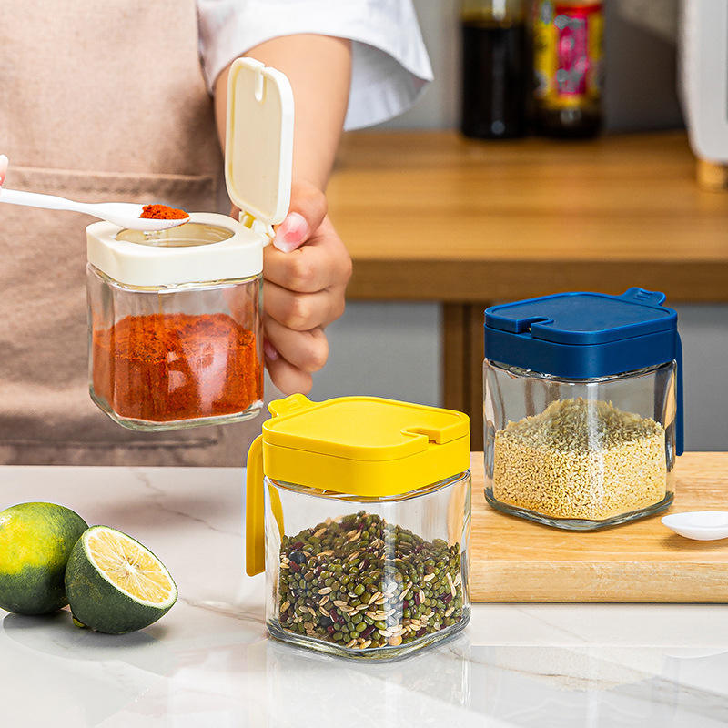 Hot Selling Factory Price Kitchen Glass Spice Storage Jar Glass Spice Bottle with Spoon and Lid Three-piece Set