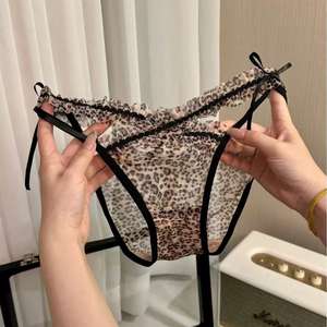 Ensemble de lingerie féminine - String et soutien-gorge taille basse - Sexy, sans coutures, séchage rapide, respirant et écologique - Product Image 2