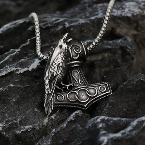 Yunnique – collier pour hommes en acier inoxydable, pendentif Viking Raven Thor Hammer, bijoux cadeau, design asymétrique, thème animal géométrique - Product Image 2