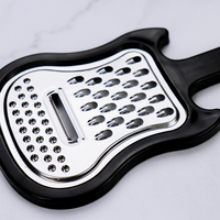 Multifunctionele Keukenaccessoires Gitaarvorm 3-In-1 Roestvrijstalen Mes Mini Kaasrasp Met Plastic Handvat