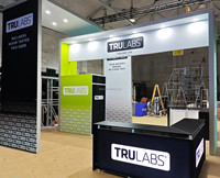 Stand d'exposition professionnel portable Detian Display 20x20, structure modulaire en aluminium et contreplaqué, avec éclairage LED.