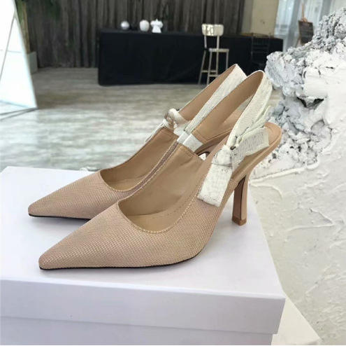 อะพร็อต 9.5 ซม.