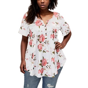 เสื้อเชิ้ตแฟชั่นลำลองไซส์ใหญ่ คอวี ติดกระดุม ลายดอกไม้ ทรงหลวม ขายส่งโดยตรงสำหรับฤดูร้อน - Product Image 1