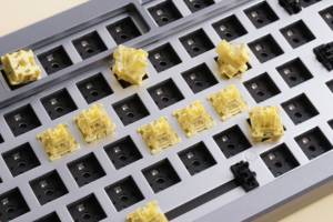 Interruptores <span class=keywords><strong>Akko</strong></span> <span class=keywords><strong>Cream</strong></span> <span class=keywords><strong>Yellow</strong></span> <span class=keywords><strong>V3</strong></span> Pro Prelubricados de 5 Pines Intercambiables en Caliente, 45 Piezas/caja para Teclado de Juegos DIY - Product Image 6