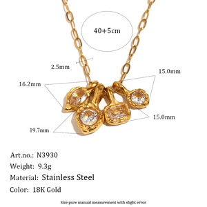 Collana con Ciondolo dal Design Raffinato <span class=keywords><strong>e</strong></span> Distintivo in Acciaio Inossidabile Placcato <span class=keywords><strong>Oro</strong></span> 18K con Motivo a Grani <span class=keywords><strong>e</strong></span> Pochi Diamanti Bianchi - Product Image 4