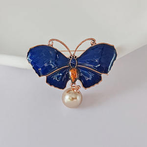 Nueva moda Ropa a granel Accesorios pequeños Broche de mariposa de aceite de gota de moda - Product Image 3