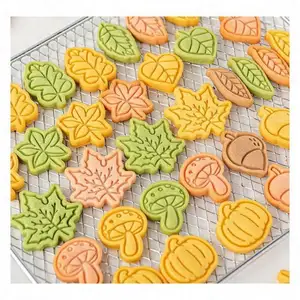 Hornear pasteles para jabón de cara de luna, decoración de silicona, moldes fáciles de moldear, juego de cocina Real, cortador de forma para niños, 26 moldes para galletas de caramelo