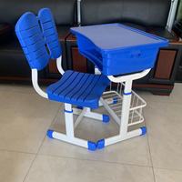 Ensemble table et chaise de classe pour l'école primaire, design simple, idéal pour la formation et les cours.