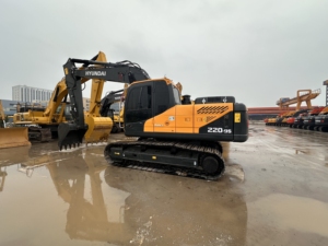 Excavadora de cadenas Hyundai Robex 220-9S usada en buen estado, original, de 22 toneladas, de segunda mano, maquinaria de construcción e ingeniería en venta. - Product Image 2