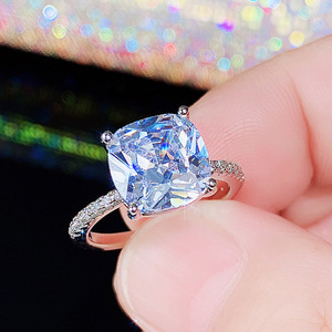 Anello classico a quattro punte con zircone bianco, elegante anello di fidanzamento alla moda, gioiello regalo. - Product Image 6