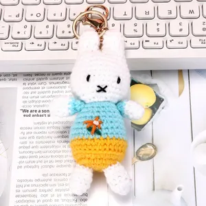 Porte-clés en peluche ours fait à la main de qualité supérieure fabriqué à partir de matériaux écologiques, parfait pour la décoration de sacs et les cadeaux - Product Image 5