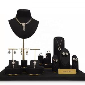 Expositor de Joyería de Metal y Microfibra de Lujo, Juego de Expositores Personalizados para Joyería, Exhibición de Aretes y Collares para Accesorios de Joyería - Product Image 1