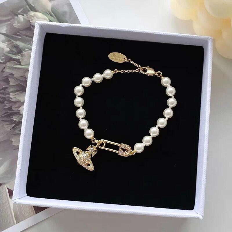 Gold pin pearl bracelet