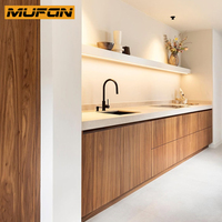 Ensemble de meubles de cuisine modulaires sans poignées style nordique, en MFC, personnalisation complète pour appartement, conception 3D gratuite