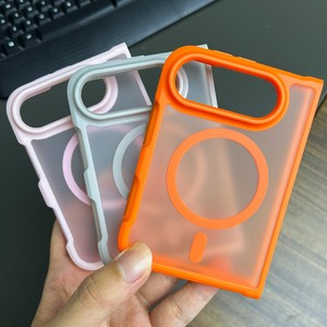 เคสโทรศัพท์แบบแม่เหล็กกันกระแทก ผิวสัมผัสนุ่ม สำหรับ 18 Fold ขายส่ง - Product Image 4