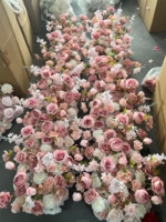 Chemin de table floral en soie fait main, arrangement de roses champagne pour la décoration de l'allée de mariage, de la cérémonie et de l'arrière-plan d'événements