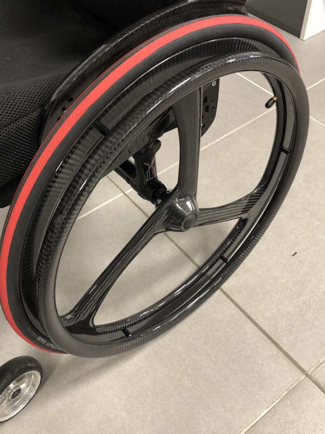24インチカーボンファイバートライスポーク超軽量車椅子ホイール