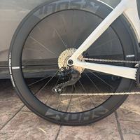 Vélo de course sur route en fibre de carbone Kozo officiel, vente en gros directe d'usine, 7,8 kg, avec dérailleurs hydrauliques Shimano 105 Di2 R7170 (2*12 vitesses)