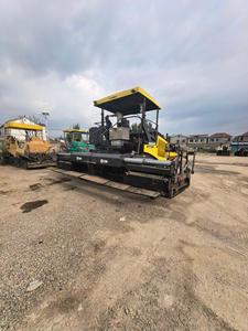 Macchina per la pavimentazione asfaltica BOMAG BF800C tedesca del 2020, con livellatrice telescopica da 9 m, spessore 300 mm, sistema idraulico completo con pompa per uso municipale - Product Image 3
