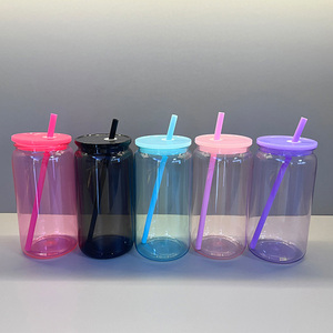 Entrepôt USA Cadeau de la <span class=keywords><strong>Saint</strong></span>-<span class=keywords><strong>Valentin</strong></span> 16oz UV DTF incassable rose clair en plastique blanc en forme de bière canettes <span class=keywords><strong>tasse</strong></span> avec couvercle et pailles - Product Image 6