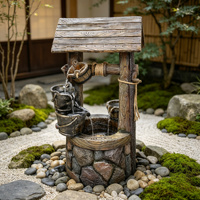 Fontaine d'eau rustique en bois avec toit en métal et seau cascade pour jardin extérieur – Vente en gros