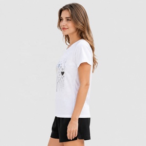 <span class=keywords><strong>T</strong></span>-<span class=keywords><strong>shirt</strong></span> <span class=keywords><strong>blanc</strong></span> femme en coton grandes tailles avec imprimé cœur graphique - Product Image 6