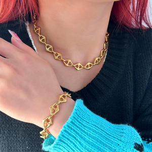 Ensembles de bijoux de mode hip hop personnalisés en gros 18 carats plaqué or en acier inoxydable ensembles de chaîne de nez de cochon lettre bracelet collier femmes - Product Image 2