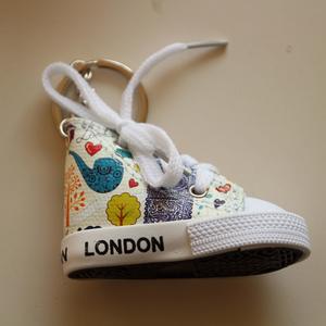 Venta al por mayor logotipo personalizado impreso Londres recuerdo 3D mini zapatilla llaveros llavero - Product Image 4