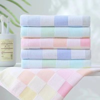 Nouveau style – Serviette carrée en gaze color-block pour enfants, petite serviette de visage, bavoir, mouchoir de maternelle – Vente en gros Chine