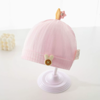Gorro de Protección Solar para Bebés |   Gorro Ligero de Verano de Algodón y Spandex de Clase A |   Adorable gorro infantil con insignia de conejito de 0 a 3 meses