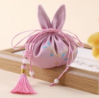 Sachet vide en forme de lapin avec pendentif pompon, pochette de festival, accessoires Hanfu, broderie artisanale, sachet en brocart, sacs à cordon