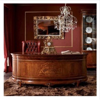 Ensemble de meubles de bureau de luxe français d'époque, table de direction et chaise en cuir, bureau classique en bois massif