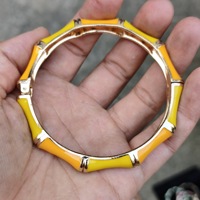 Bracelet manchette tendance en alliage plaqué or 18 carats avec chaîne et maillons en forme de nœud de bambou, cloisonné multicolore pour femme, idéal pour le quotidien ou comme cadeau