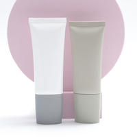 Tube en plastique personnalisé avec applicateur de massage à roller pour les soins corporels à roller cosmétique