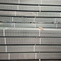 Grille en aluminium à verrouillage par pression, durable et résistante à l'eau, pour les allées de picking en entrepôt robotisé