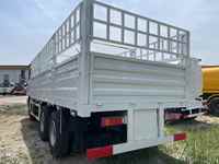 Camion de transport de marchandises Shacman 6x4 avec ridelles, moteur Weichai 340 ch, 10 roues, conduite à gauche/droite, poids lourd pour le transport de céréales, de bétail et de marchandises en vrac