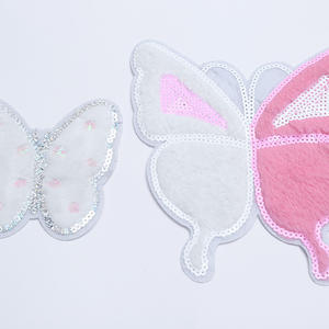 Toppe Termoadesive Personalizzate in Ciniglia 3D con Ricamo Glitterato |   Design a Farfalla <span class=keywords><strong>Rosa</strong></span> e Bianco per Borse, Cappelli e Abbigliamento Fai-da-Te - Product Image 3