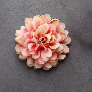 Pequeña Dahlia de Seda Artificial de 7 cm, Accesorio para el Cabello, para Decoraciones de Fotografía de Bodas - Product Image 2