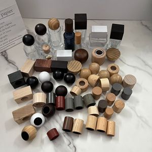 Nắp gỗ FEA 15mm cho chai nước hoa thủy tinh, nắp gỗ tròn màu đen gỗ óc chó dùng cho chai tinh dầu, nắp chai - Product Image 1