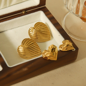 Pendientes de Botón en Forma de Corazón, Chapados en Oro de 18K, Diseño Plegado, Joyería de Regalo, Accesorios de Moda - Product Image 1