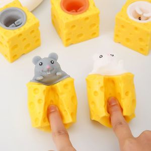 Jouet Squishy Nouveauté Souris en Forme de Fromage, Jouet Anti-Stress Mignon et Doux en Forme d'Animal de <span class=keywords><strong>Dessin</strong></span> <span class=keywords><strong>Animé</strong></span>, Balle Anti-Stress à Presser pour Enfants et Adultes, Soulagement de l'Anxiété - Product Image 3