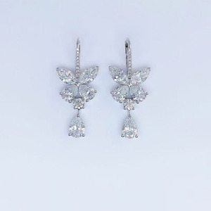 Boucles <span class=keywords><strong>d</strong></span>'oreilles en platine Pt950 avec diamants de laboratoire, design <span class=keywords><strong>papillon</strong></span> de luxe, forme goutte <span class=keywords><strong>d</strong></span>'eau, style mode, type manchette, à dos plat - Product Image 4