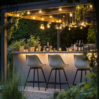 Divers meubles de table et de chaise de bar sur le thème du jardin pour café, café, bar, bistro, restaurant, ensembles de table et de chaises