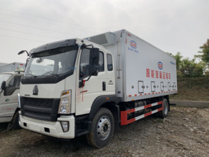 Camion de transport de volailles isolé de 5,8 m avec ventilateurs et étagères multi-niveaux pour la livraison de poussins sur de longues distances - Product Image 2