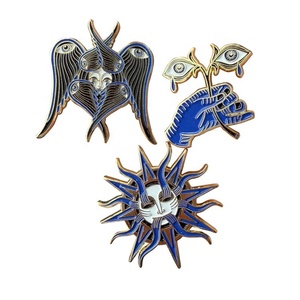 Pin de Solapa Personalizado con Diseño del Símbolo de Grecia, Sin Pedido Mínimo, Esmalte Suave, Metal Bañado en Oro - Product Image 1