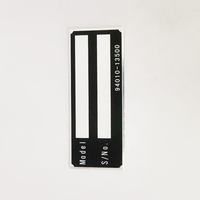 Plaque signalétique minimaliste en métal aluminium noir avec mots argentés à base noire sérigraphiée pour vitrine de modèle de produit d'affichage
